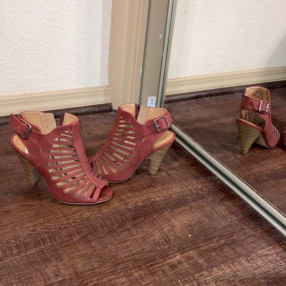 Heels 👠 - Picture 3 of 3